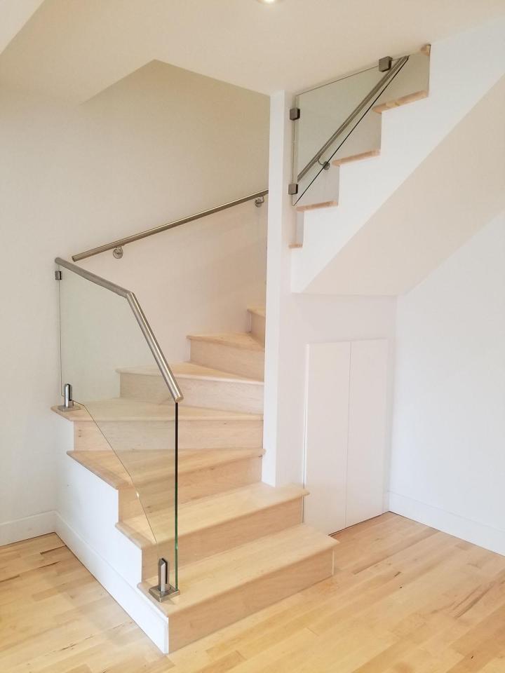 Aluminum staircase manufacturer Montreal