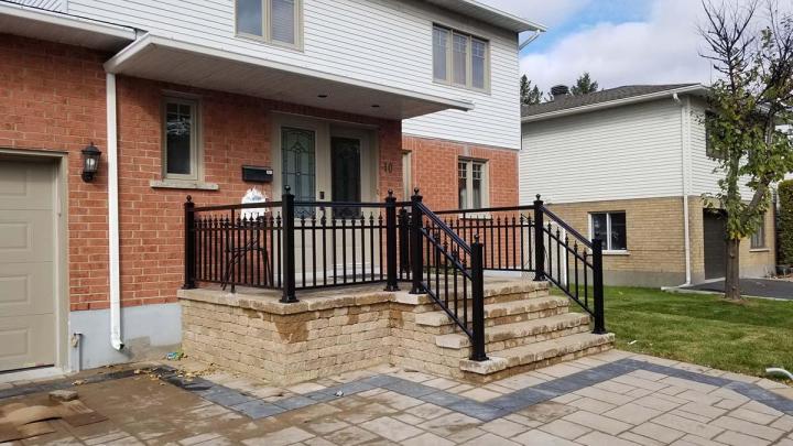 Aluminum staircase manufacturer Montreal